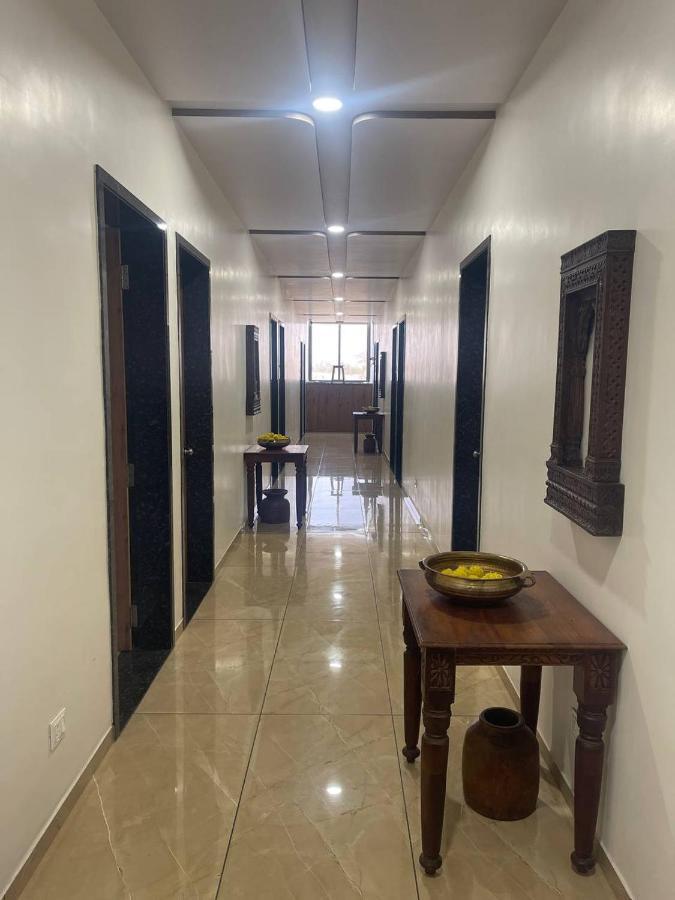 Hotel Nilkanth Navsari Kültér fotó