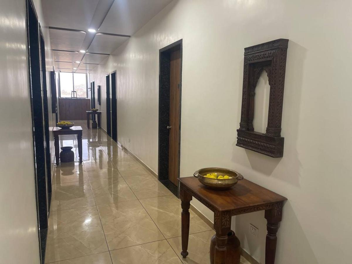 Hotel Nilkanth Navsari Kültér fotó