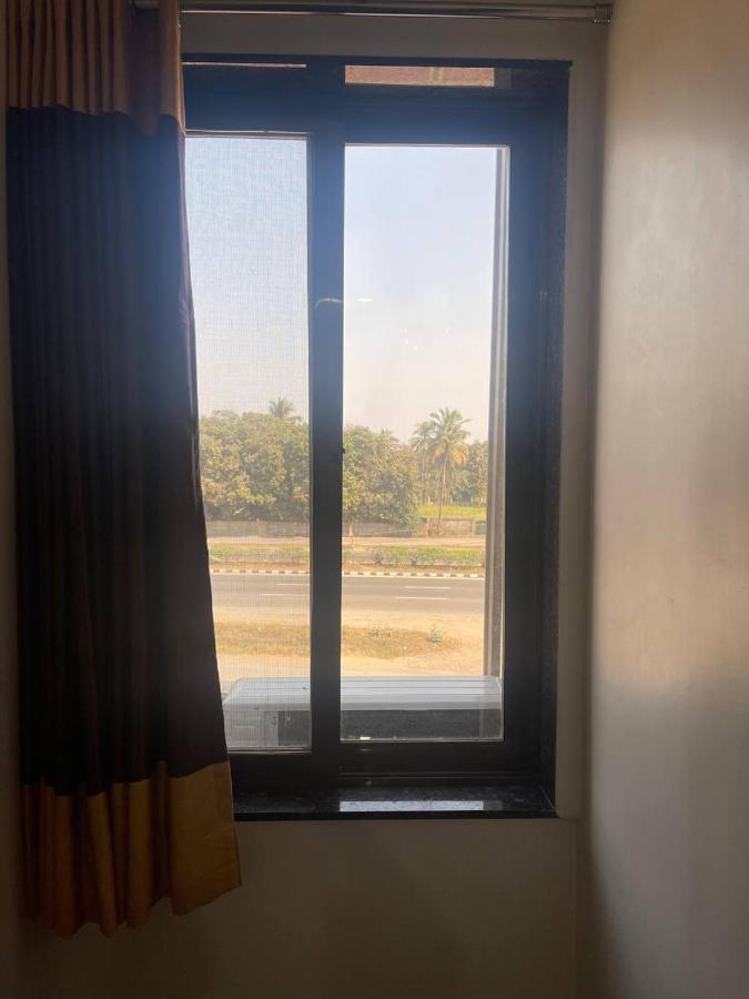 Hotel Nilkanth Navsari Kültér fotó