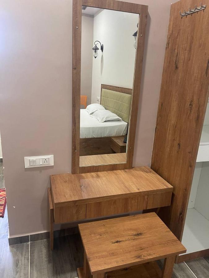 Hotel Nilkanth Navsari Kültér fotó