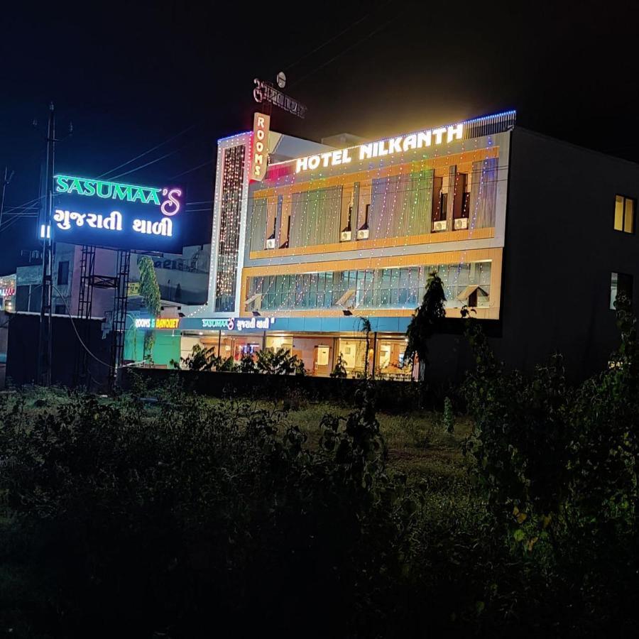 Hotel Nilkanth Navsari Kültér fotó
