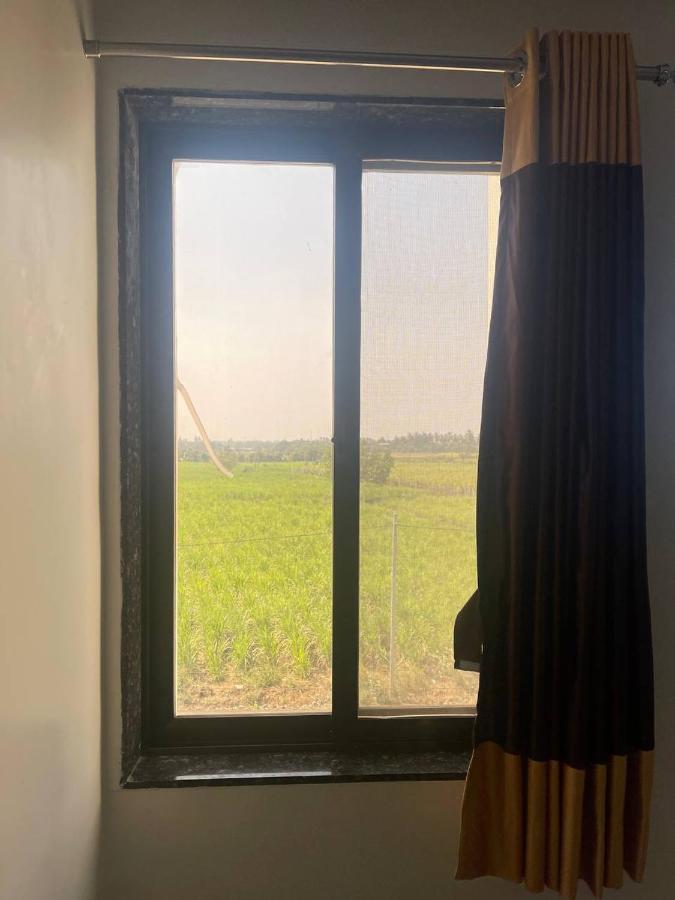 Hotel Nilkanth Navsari Kültér fotó