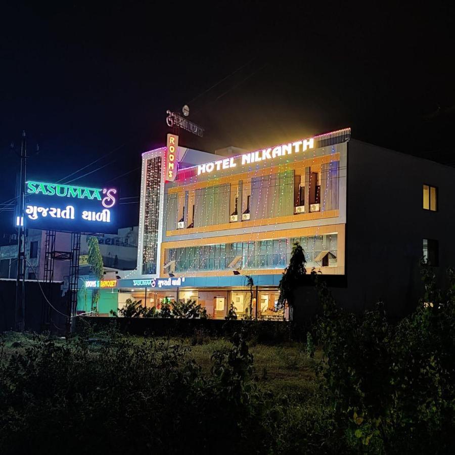 Hotel Nilkanth Navsari Kültér fotó