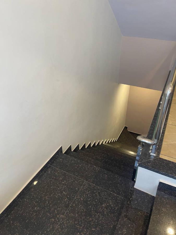 Hotel Nilkanth Navsari Kültér fotó