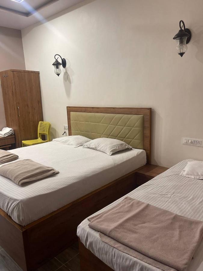 Hotel Nilkanth Navsari Kültér fotó