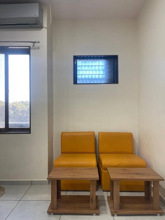 Hotel Nilkanth Navsari Kültér fotó